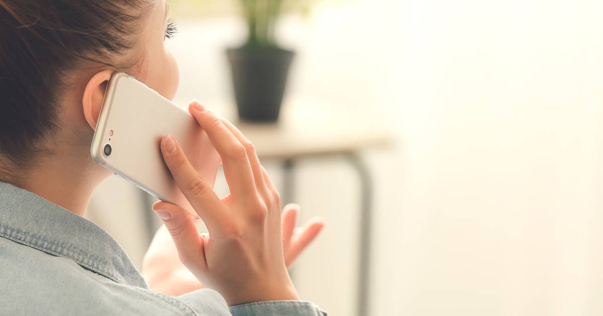 Illustration of a cell phone in a hand.